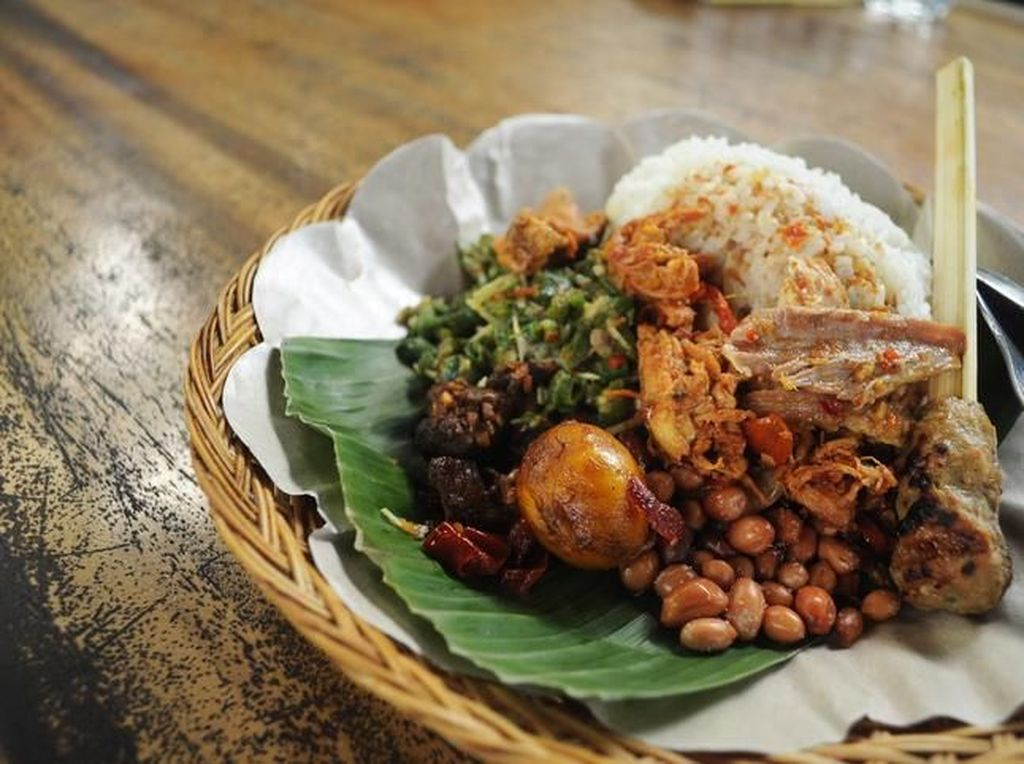 Nasi campur lengkap lauk rumahan